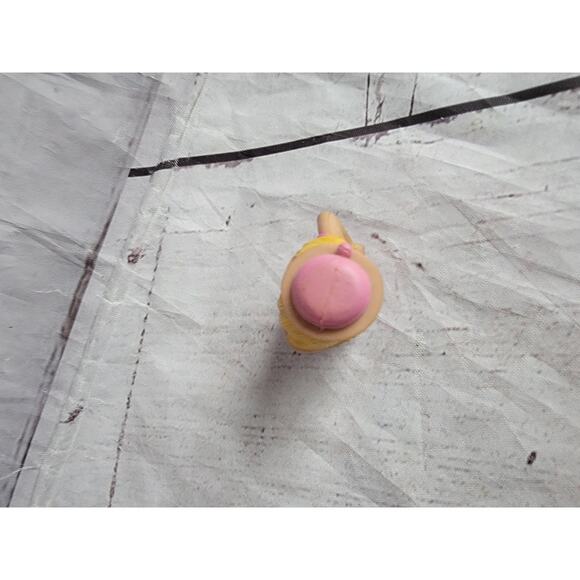 Vintage 1982 LJN E.T. Extra Terrestrial 2" Mini PVC Toy Figure in Pink Dress - Picture 2 of 6